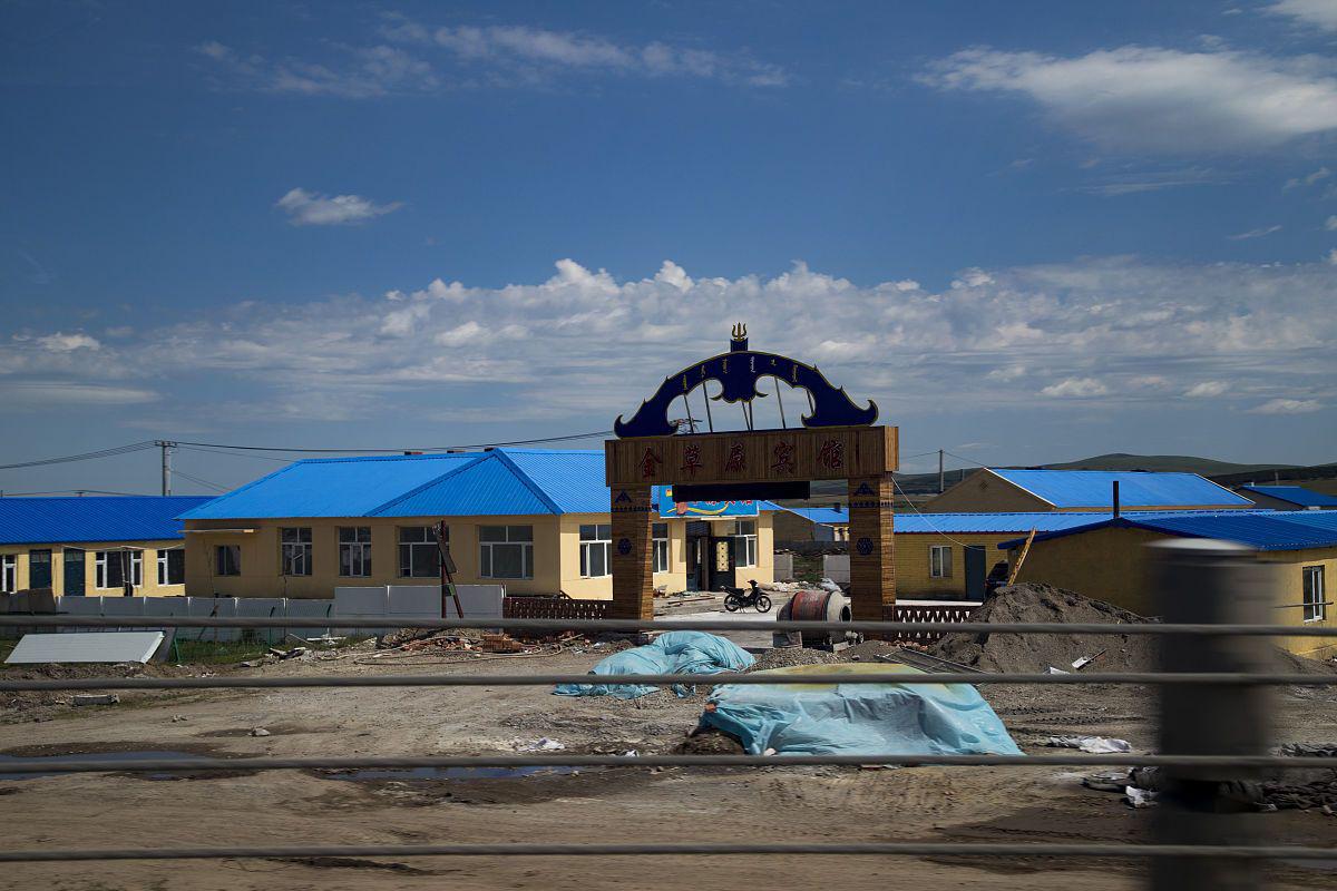 草原:一片神秘的热土 想象一下,在内蒙古呼和浩特市新城区野马图村,有