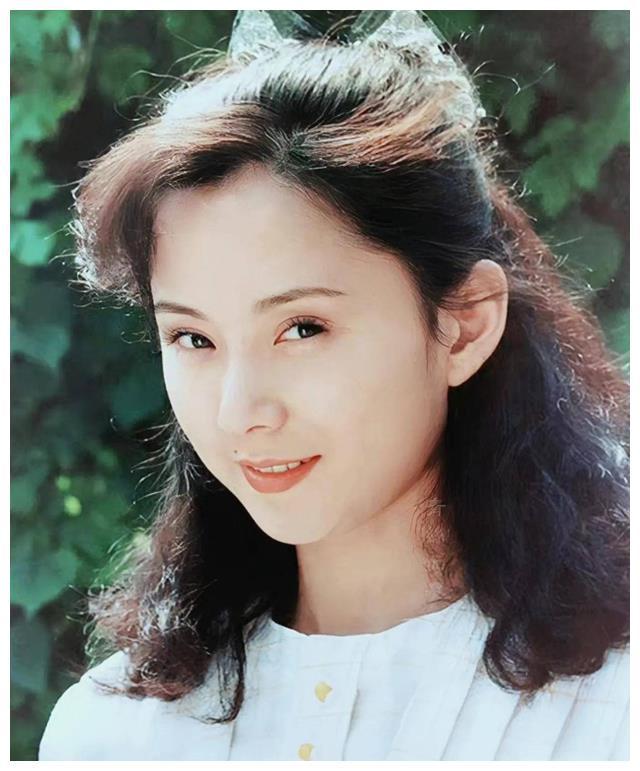 安雯:辉煌与放弃 安雯是一位才华出众的女演员,在事业的巅峰时期做出