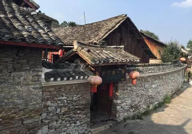 高庙古镇:四川的世外桃源 高庙古镇位于四川洪雅县的西南部,与繁华的