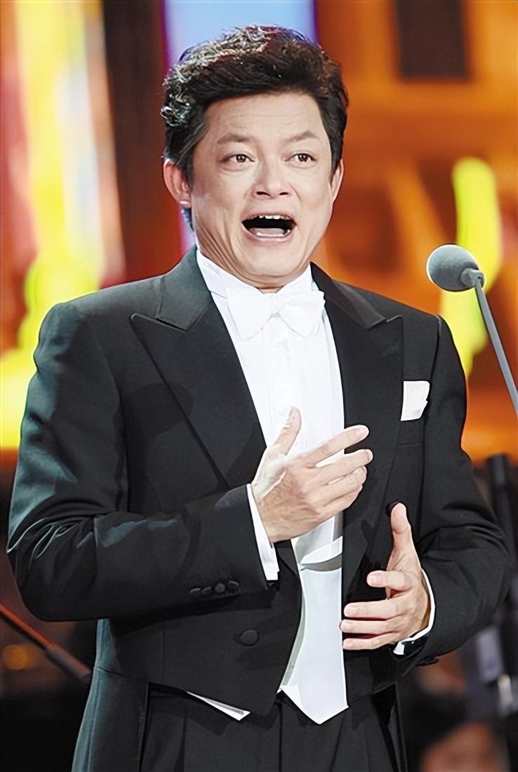 年过花甲离婚,娶小妻子引争议 莫华伦是享誉海内外的著名男高音歌唱家