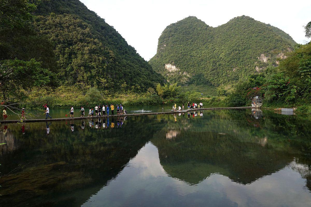 辽阳太子岛十里画廊风景区 辽阳太子岛十里画廊风景区以其优美的自然