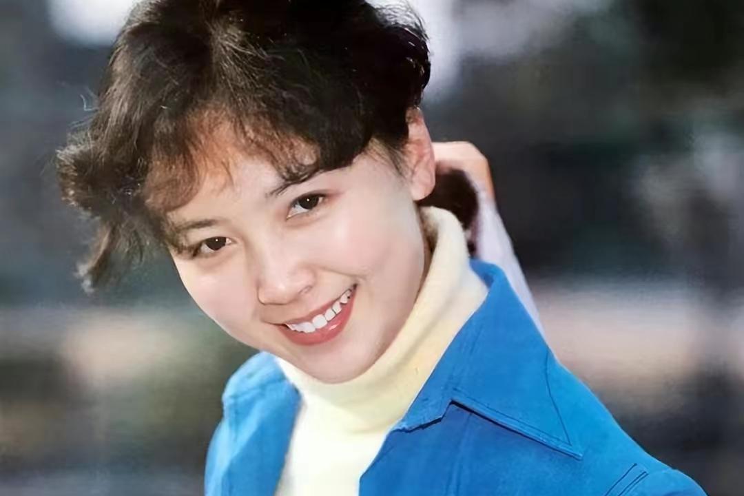 赵静:岁月造就的真正美貌 赵静的人生之旅充满了曲折与坚韧,她的坚毅