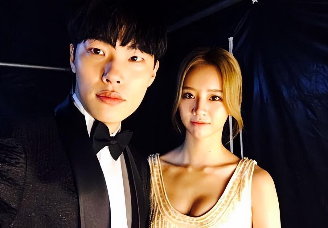 韩剧《请回答1988》中德善和正焕的扮演者李惠利和柳俊烈分手了,寥怂