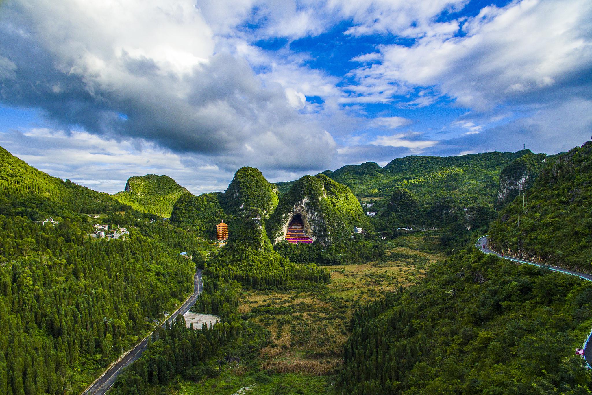 六盘水旅游攻略 六盘水旅游,位于中国贵州省西南部,是一个充满自然