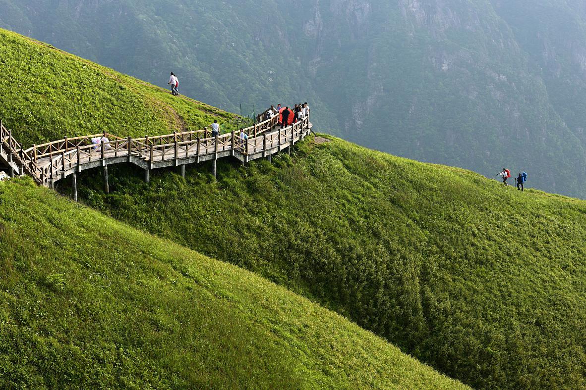 武功山,一个充满魅力的旅游胜地 武功山,位于中国江西省萍乡市和吉安