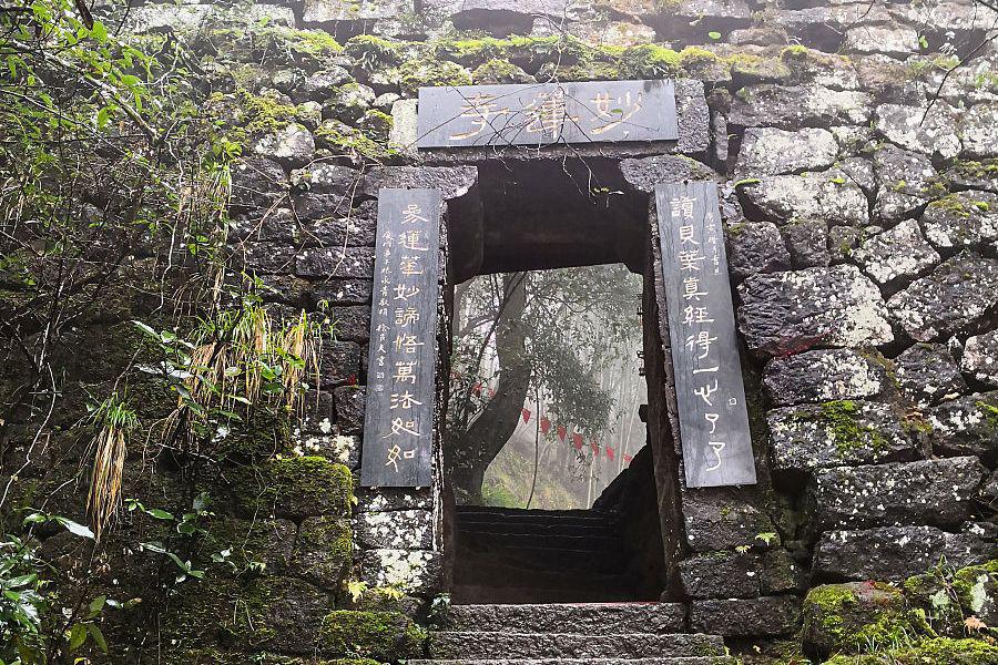 南天门旅游景区 在韩国平昌市,有一处令人陶醉的自然胜地——南天门