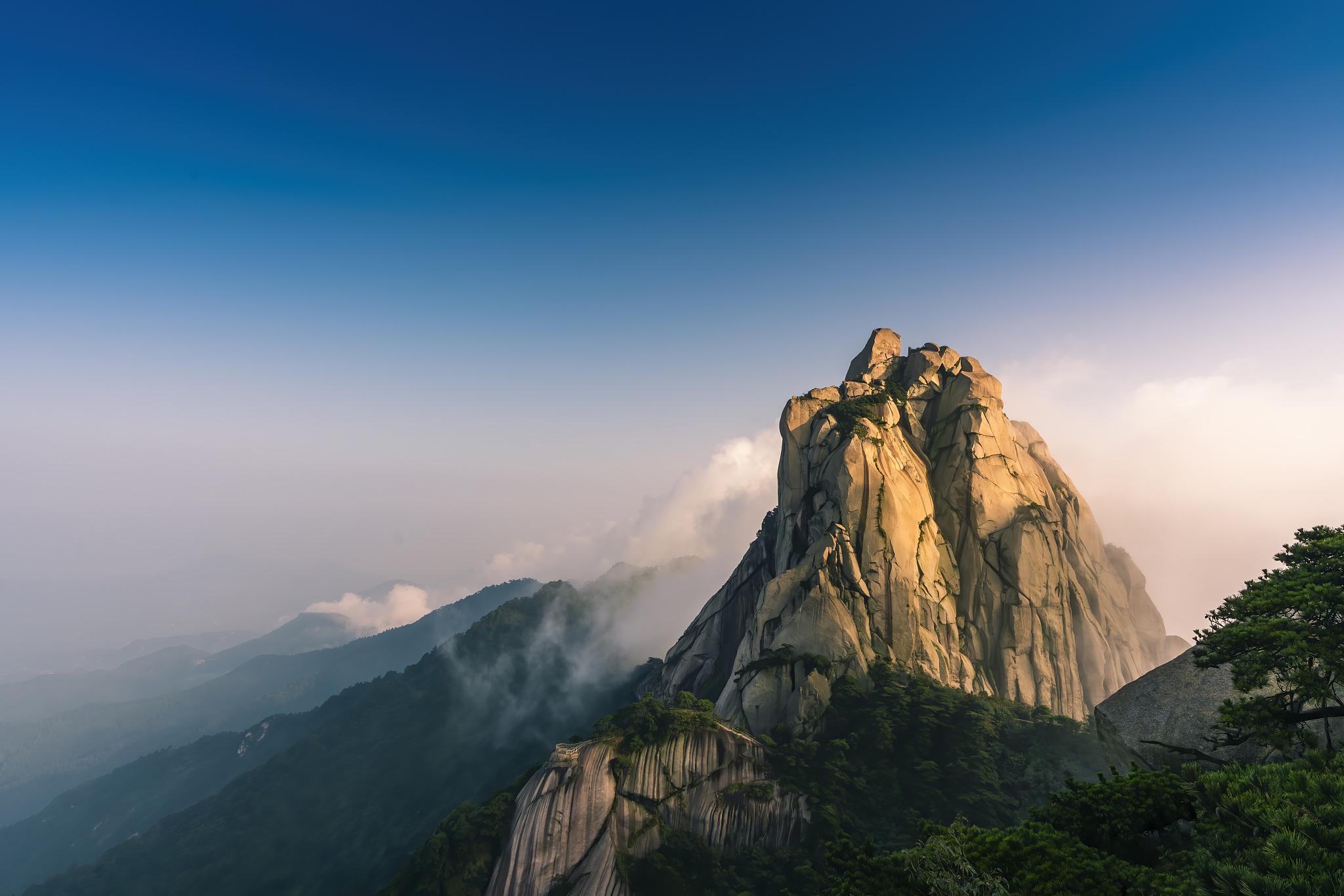 天柱山旅游攻略 天柱山,位于安徽省安庆市,以其峰峦叠嶂,奇峰怪石