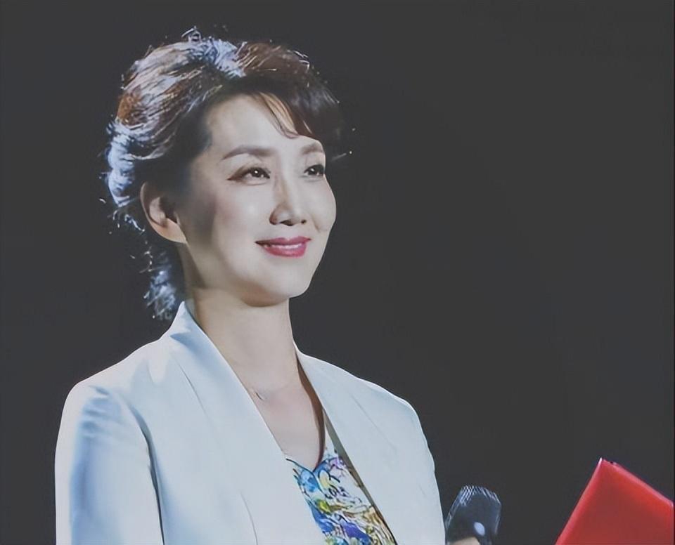 李修平:无儿无女成遗憾 央视主持人李修平,因长相端庄大气被称为"最美