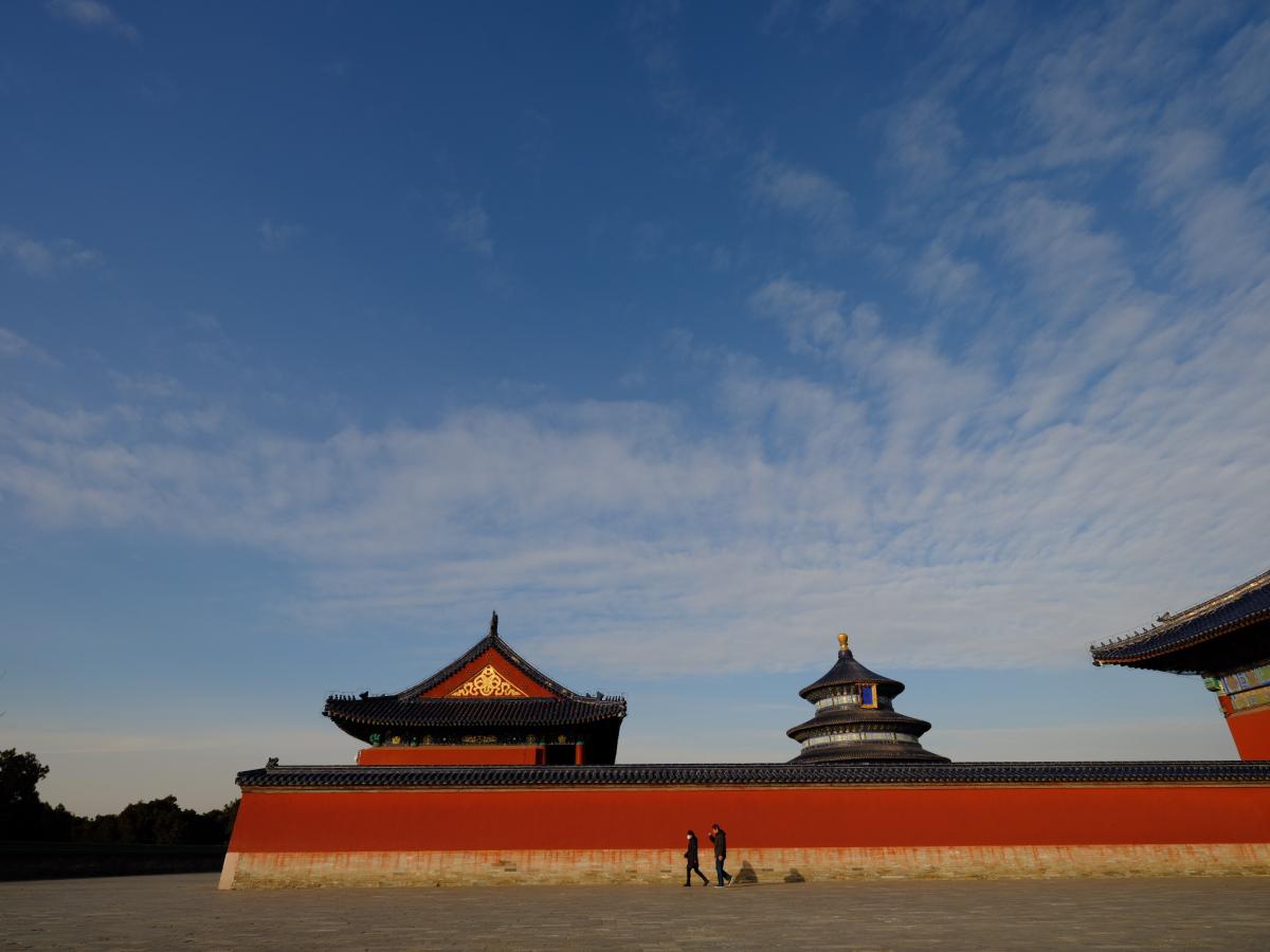 天坛公园旅游攻略 天坛公园位于北京市中心,是一座有着悠久历史的皇家