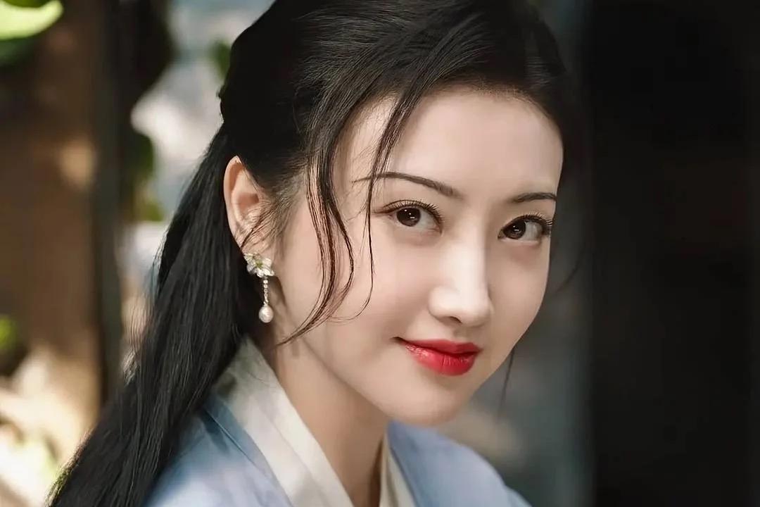 景甜《乐游原》:英姿勃发 景甜在《乐游原》中饰演了一位有勇有谋的