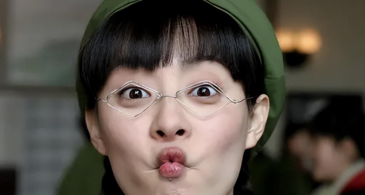 孙俪的完美人生 孙俪的童年并不容易,她出生在一个普通工人家庭,家庭