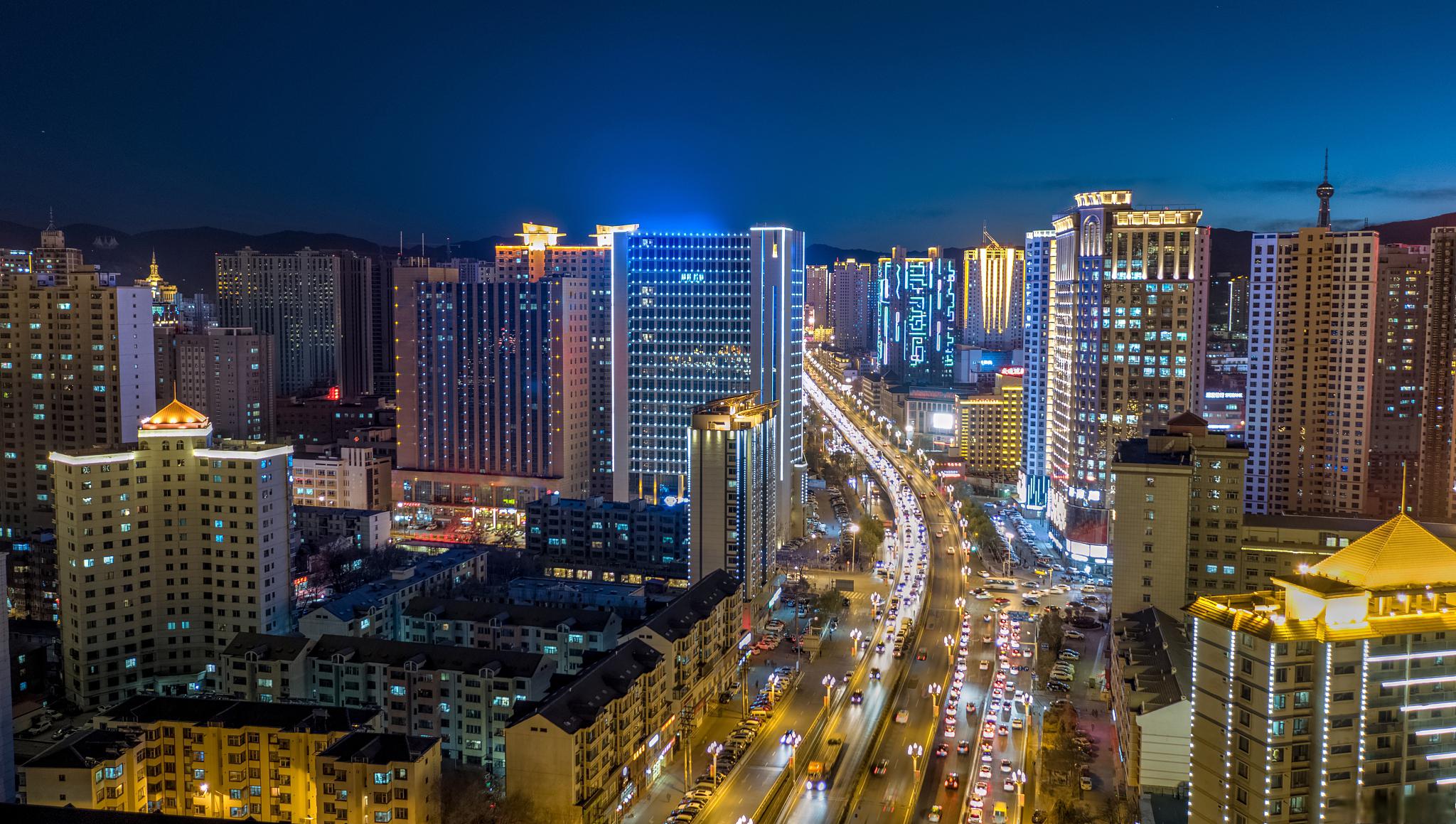 我们这次将踏上西海之滨的西宁,一座融合藏,回,汉