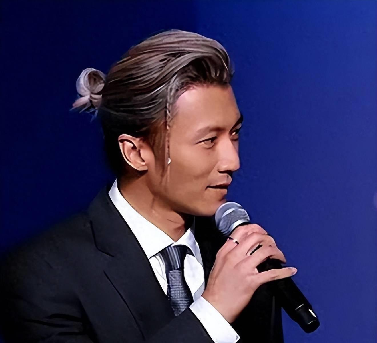 谢霆锋官宣喜讯 谢霆锋官宣喜讯,全网炸开,许多人都带着羡慕,嫉妒和恨