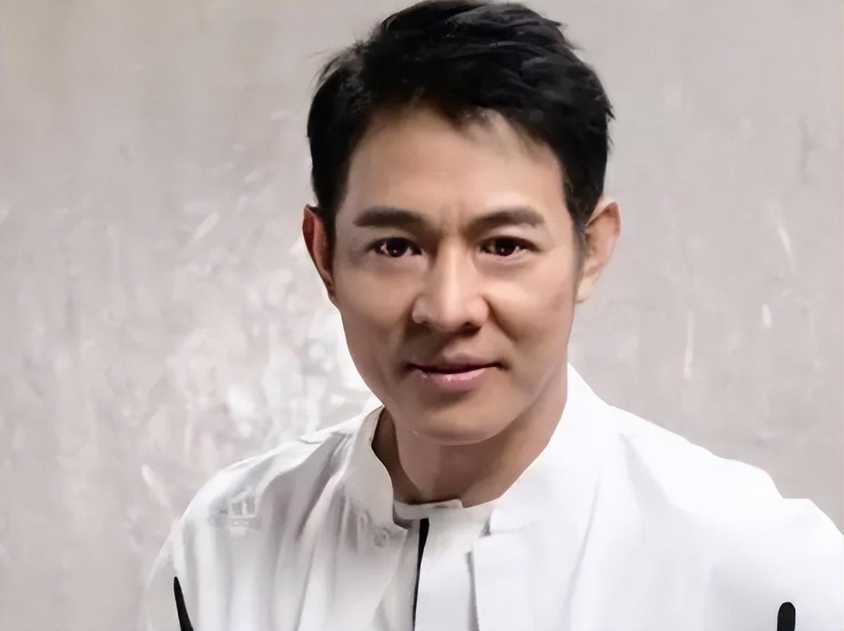 李连杰宣传新书《超越生死》:超越生死的智慧 李连杰在宣传新书《超越