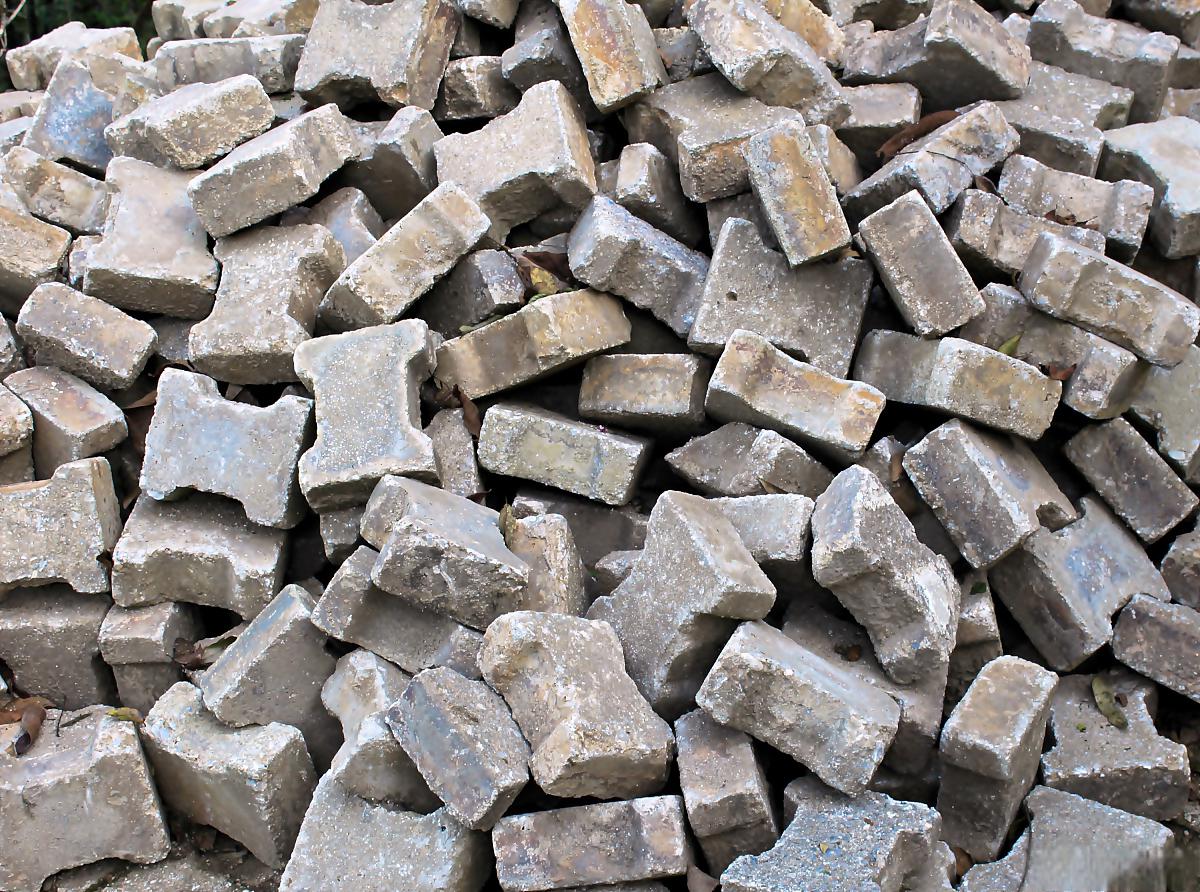 矿石报关指南:石膏石进口报关详解 作为一位洞察社会的法律学者,今天