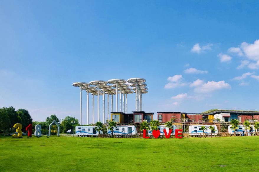 营地房车:探险之旅的最佳住宿选择 对于充满探险精神的你来说,营地