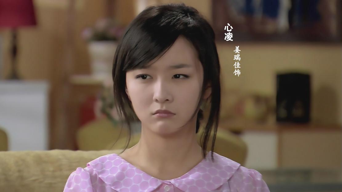 《爱情公寓2》:心凌的扮演者 姜瑞佳饰演《爱情公寓2》中的心凌,是