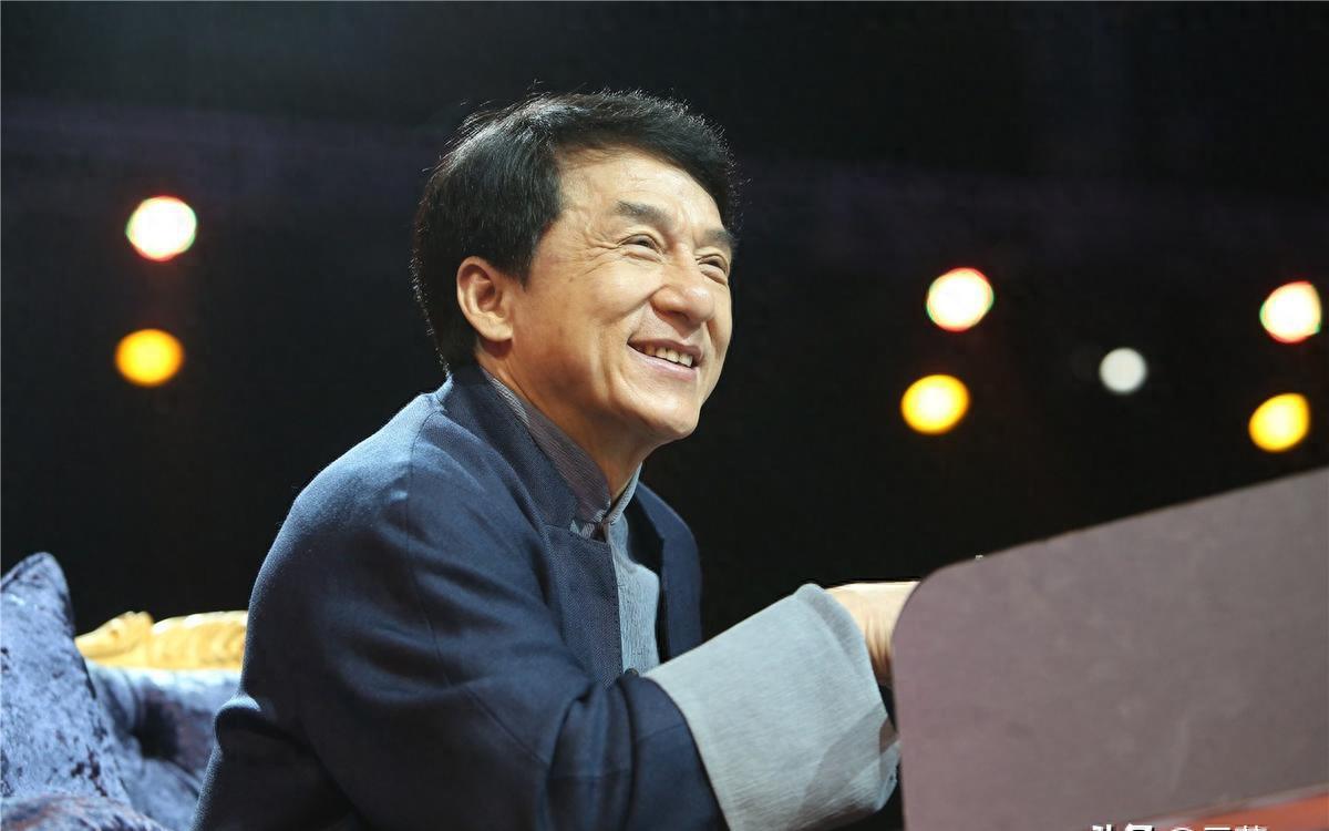 拒改国籍的三位艺人 成龙,张曼玉,周涌是三位拒改国籍的艺人,他们宁愿