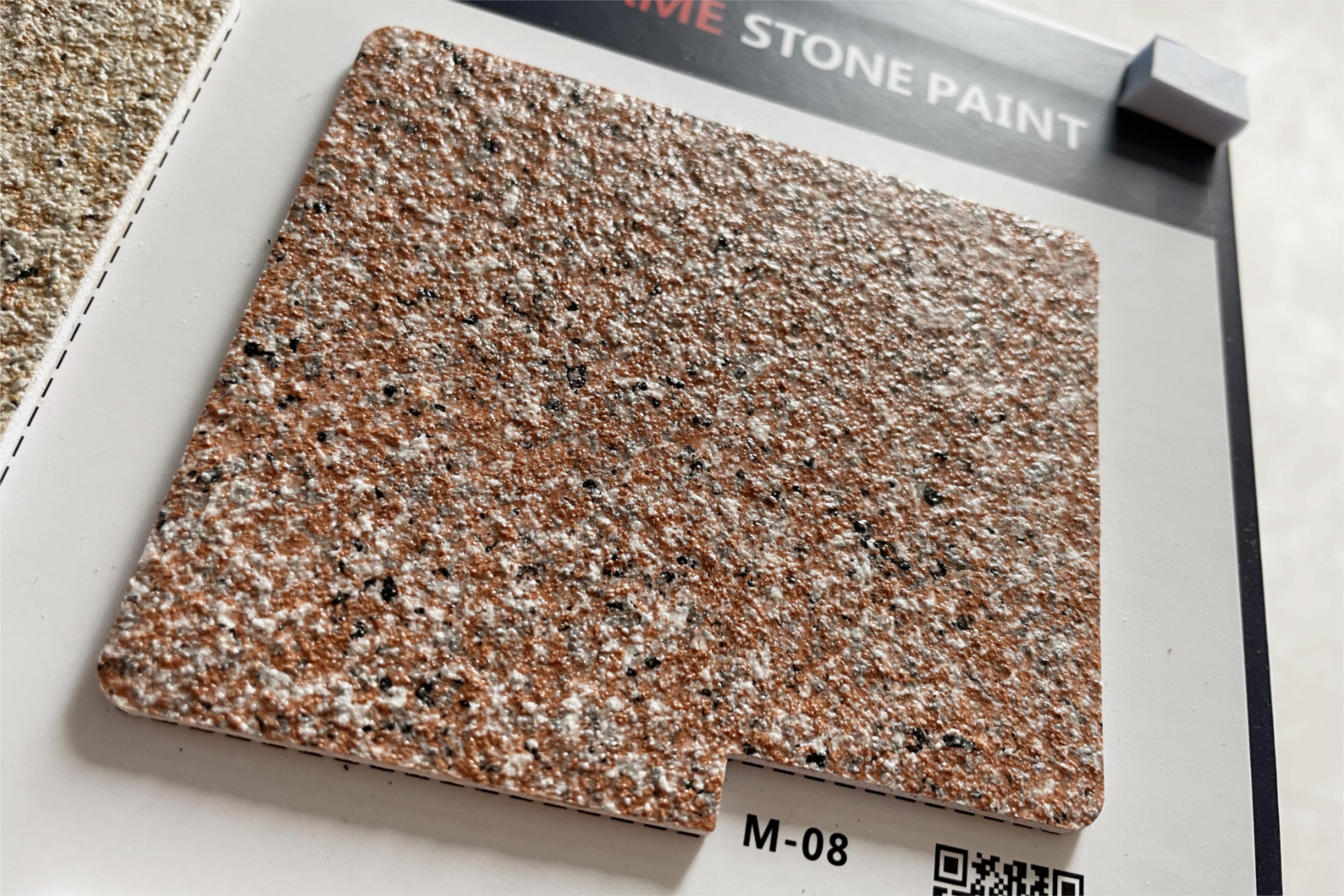 水包砂多彩涂料的鉴别方法 水包砂多彩涂料是一种外墙建筑仿石涂料