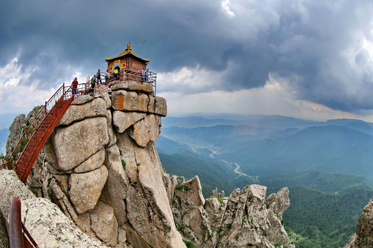 马伦草原 马伦草原是芦芽山景区的一部分,草原上有着广阔的视野和