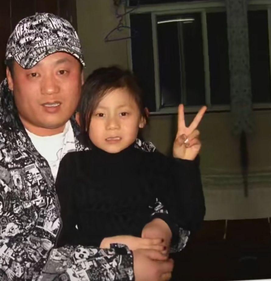 宋晓峰家庭幸福合照 宋晓峰妻子晒一家三口合照,女儿即将参加高考