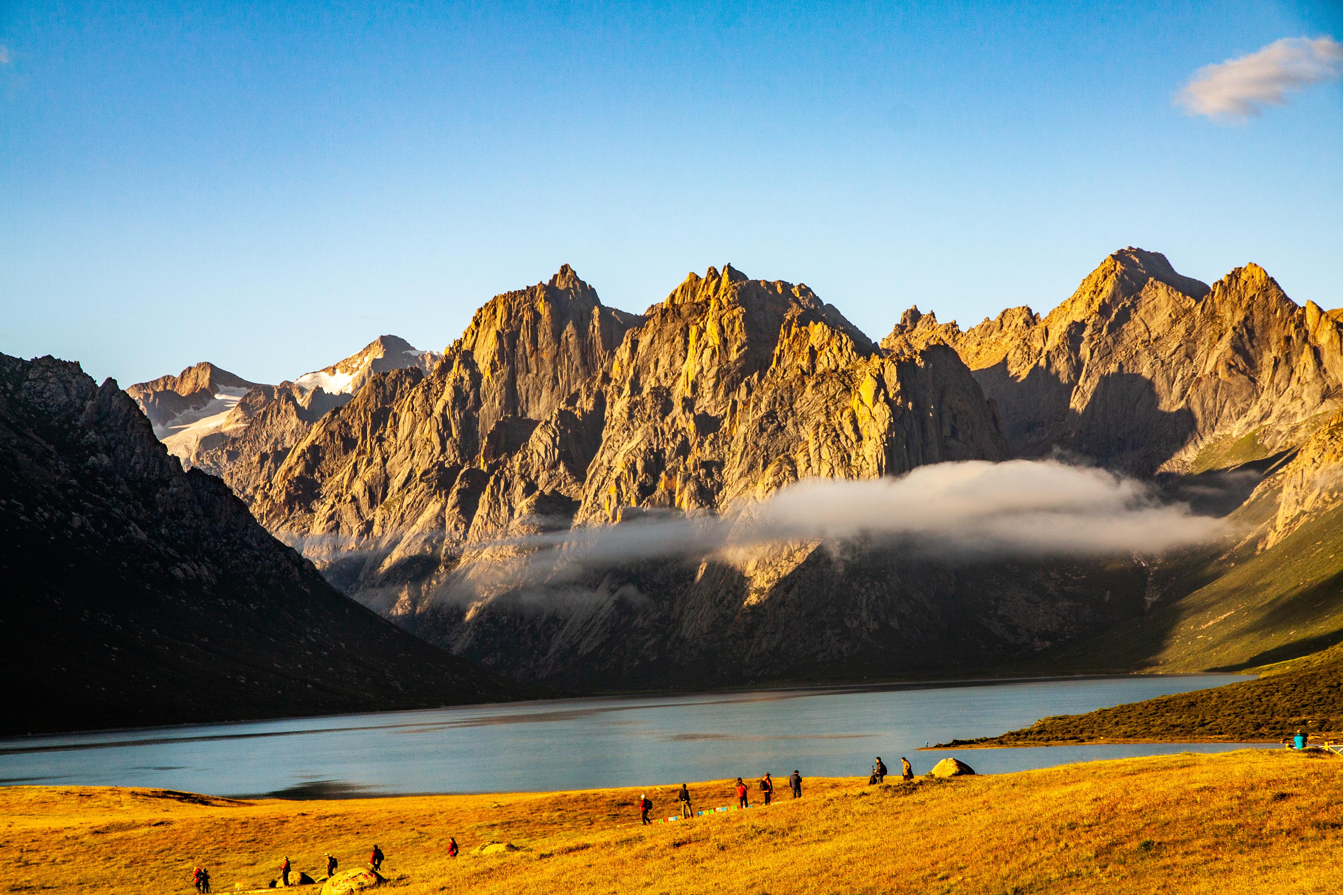 玉则——神秘的高山美景 年保玉则位于青海省与四川省交界处的果洛州