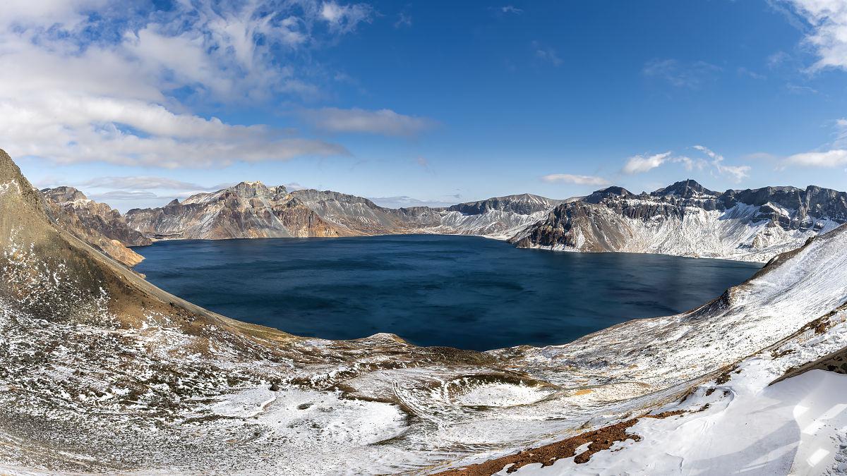 长白山——中国最美的雪景之一 中国是一个拥有广袤土地和丰富自然