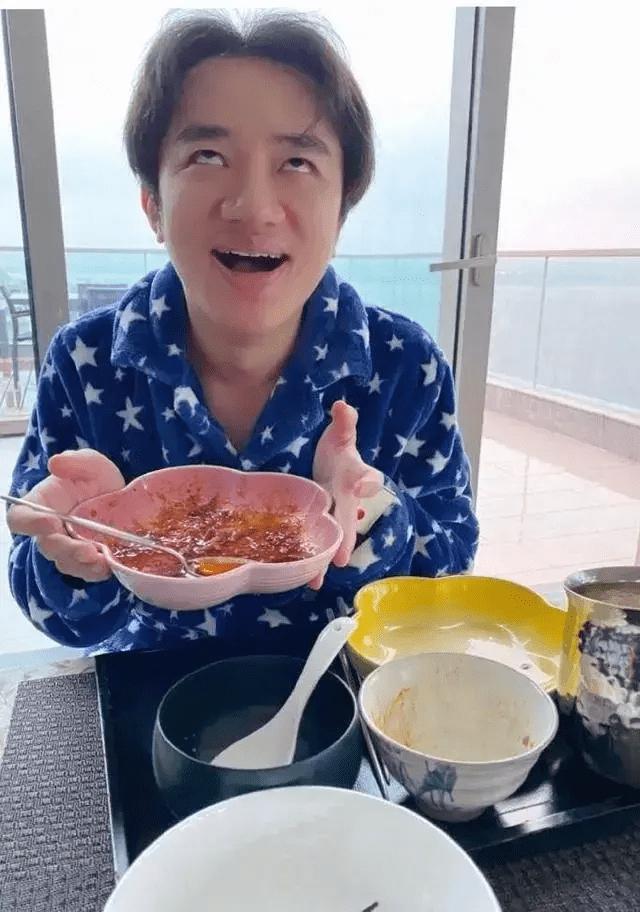 王祖蓝:43岁回巢tvb主持新综艺节目 王祖蓝与李亚男结婚后生下两个