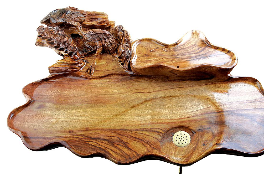 黄杨木的珍贵之处 黄杨木是一种珍贵的木材,被广泛用于高档家具,工艺