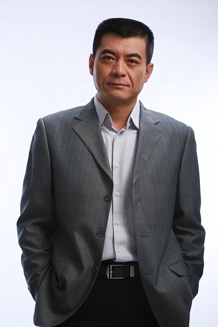 王新军:二婚娶秦海璐,婚姻状况如何 王新军与唐静离婚后,娶了比自己