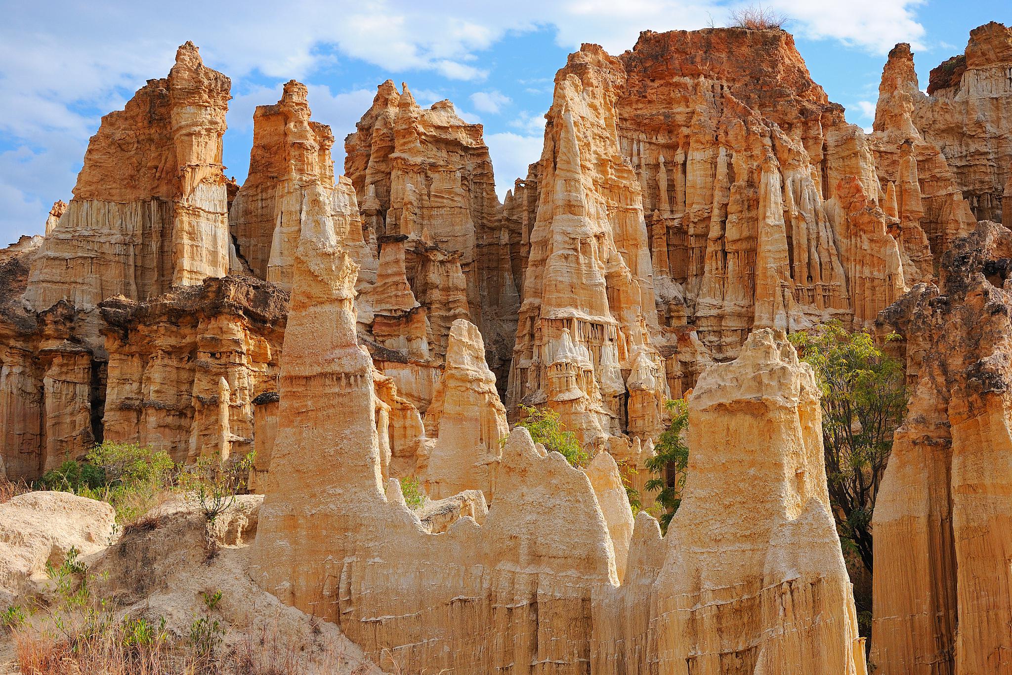 楚雄市旅游景点推荐 楚雄市是中国云南省下辖的一个地级市,位于滇西北