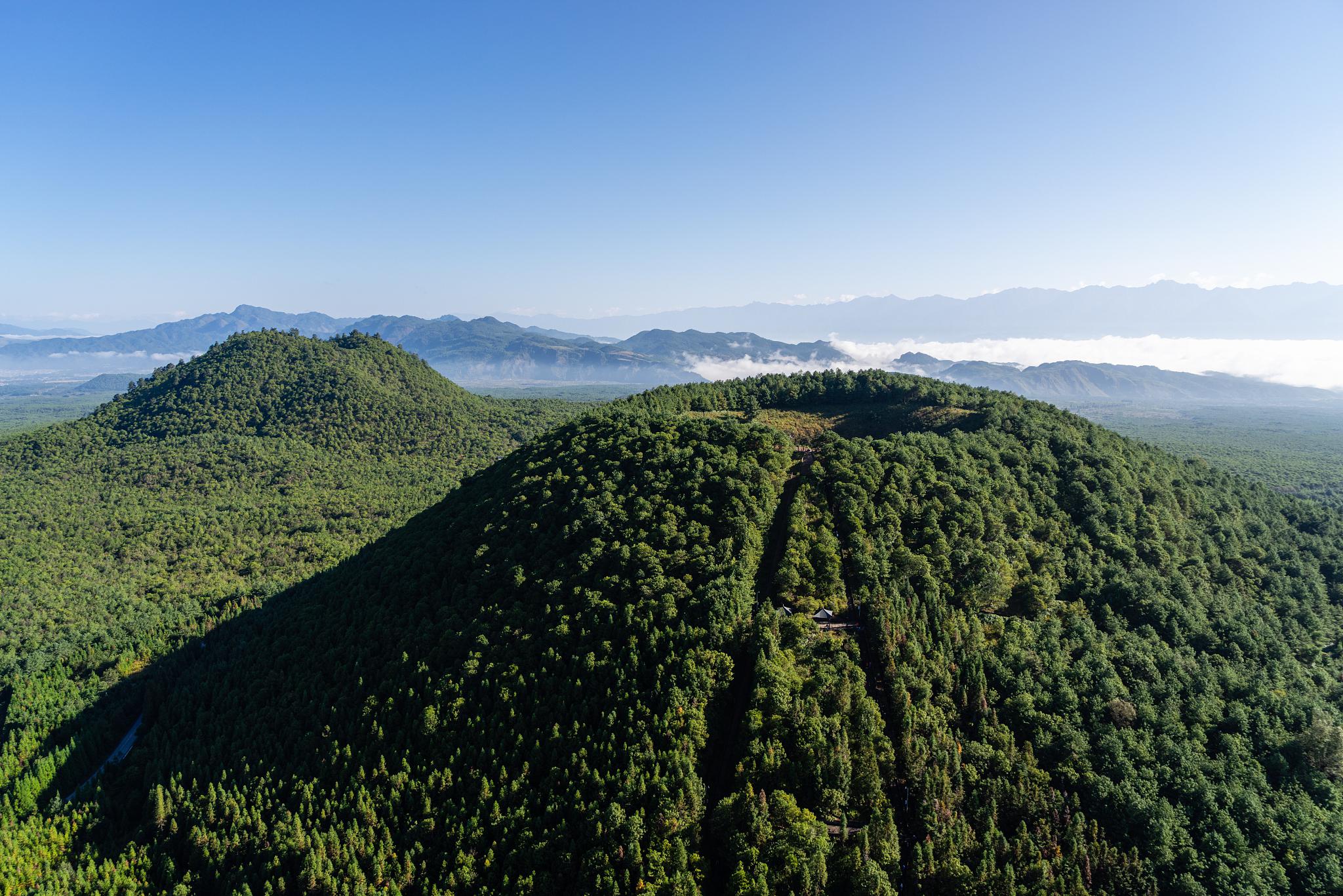 楚雄市旅游景点推荐 楚雄市是中国云南省下辖的一个地级市,位于滇西北