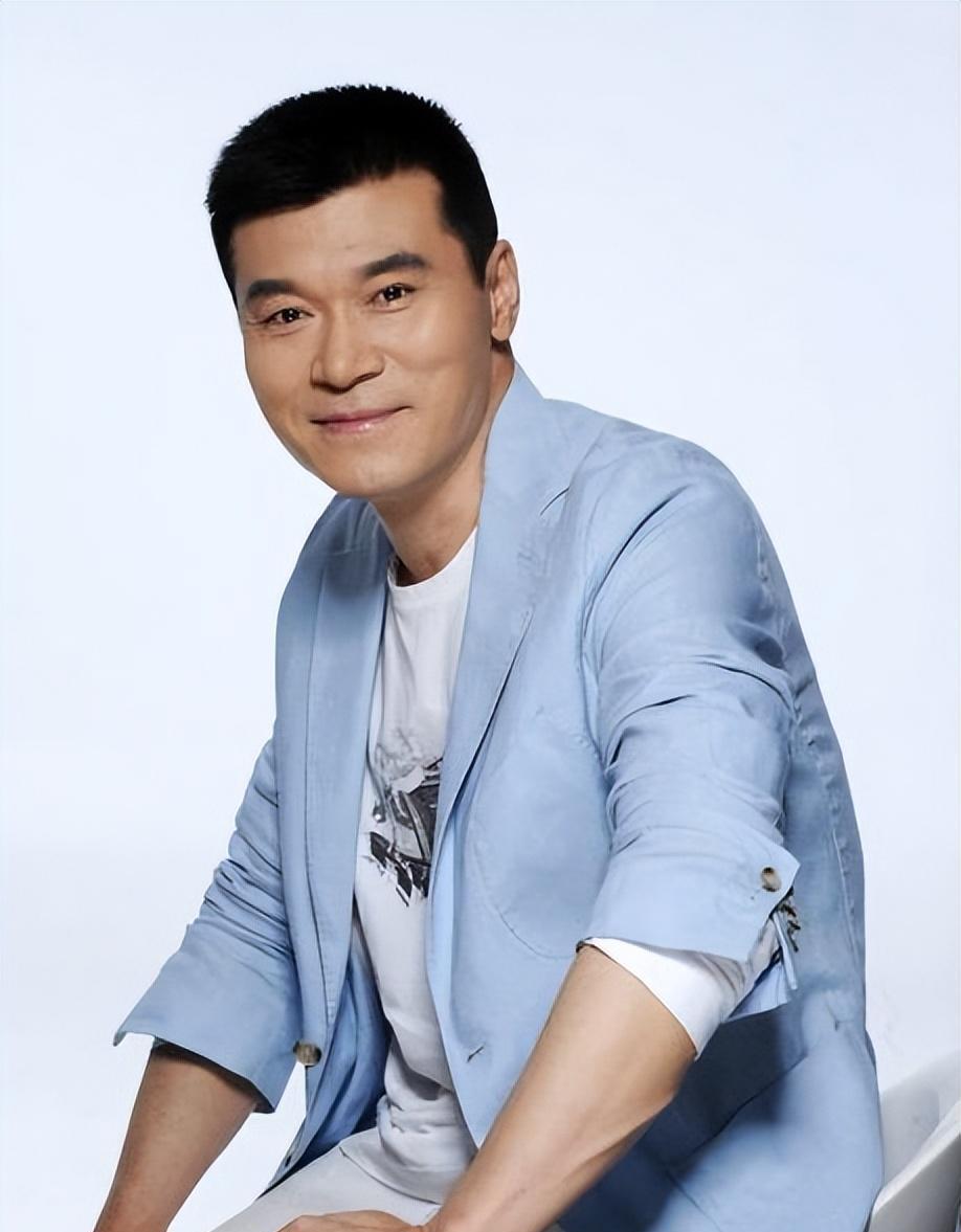 "白眉大侠"赵恒煊:单身父亲是他一生的痛 赵恒煊是大陆武侠片中的一位