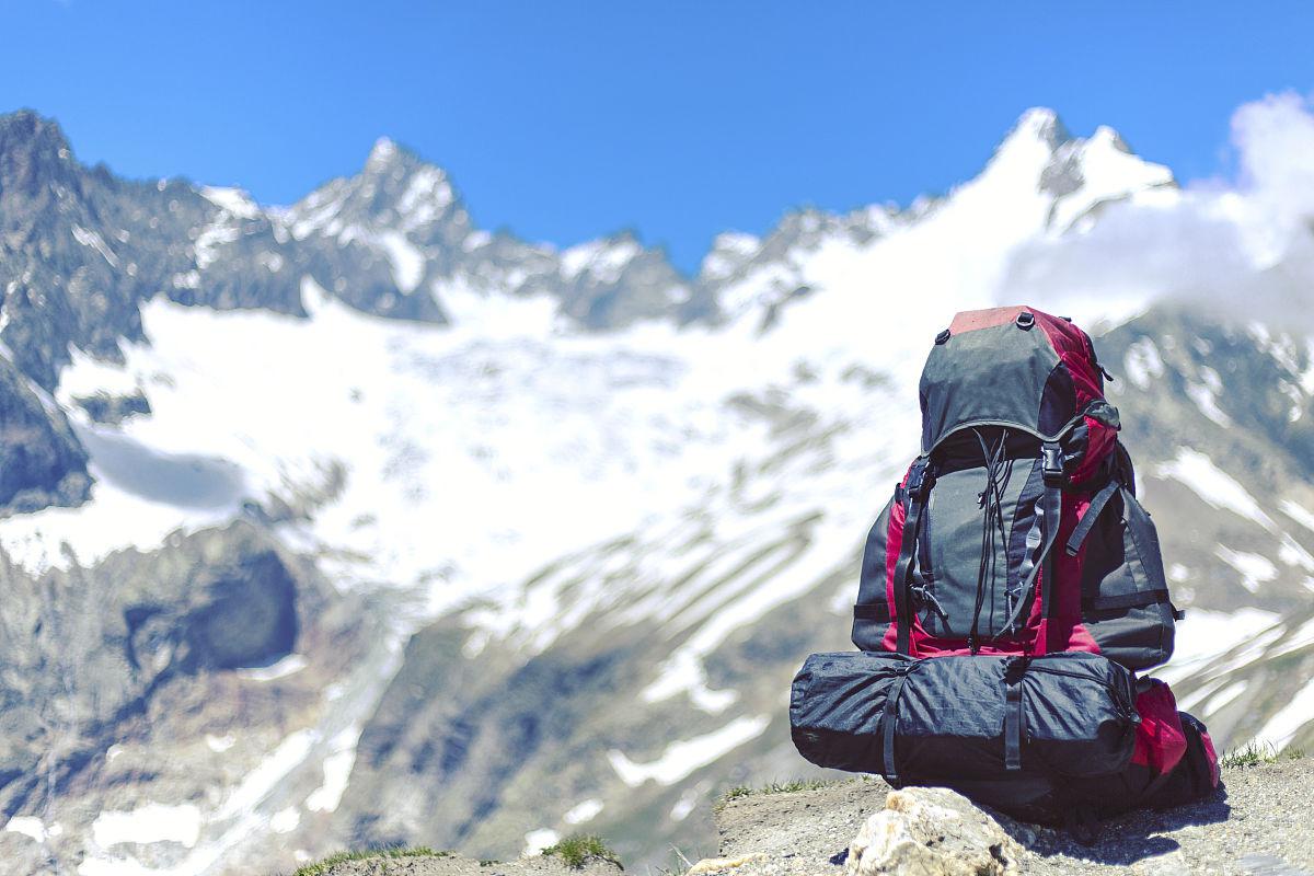 征服极限,尊重自然 玉珠峰,这座海拔高度达6178米的山峰,不仅是登山者