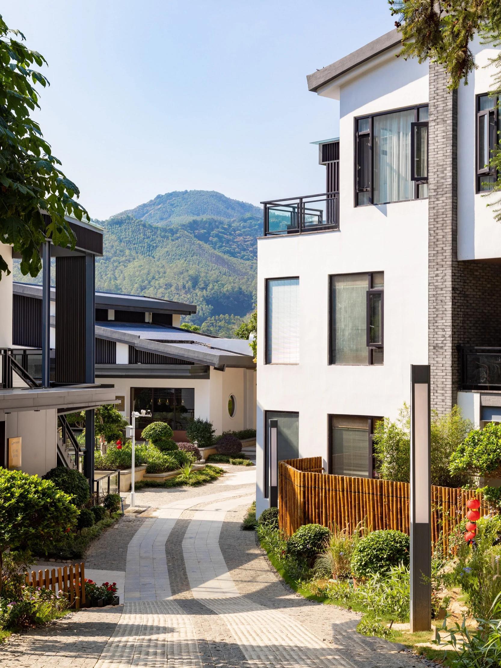 增城私汤名宿 这家民宿位于广州增城,地理位置优越,依山傍水,让人感到