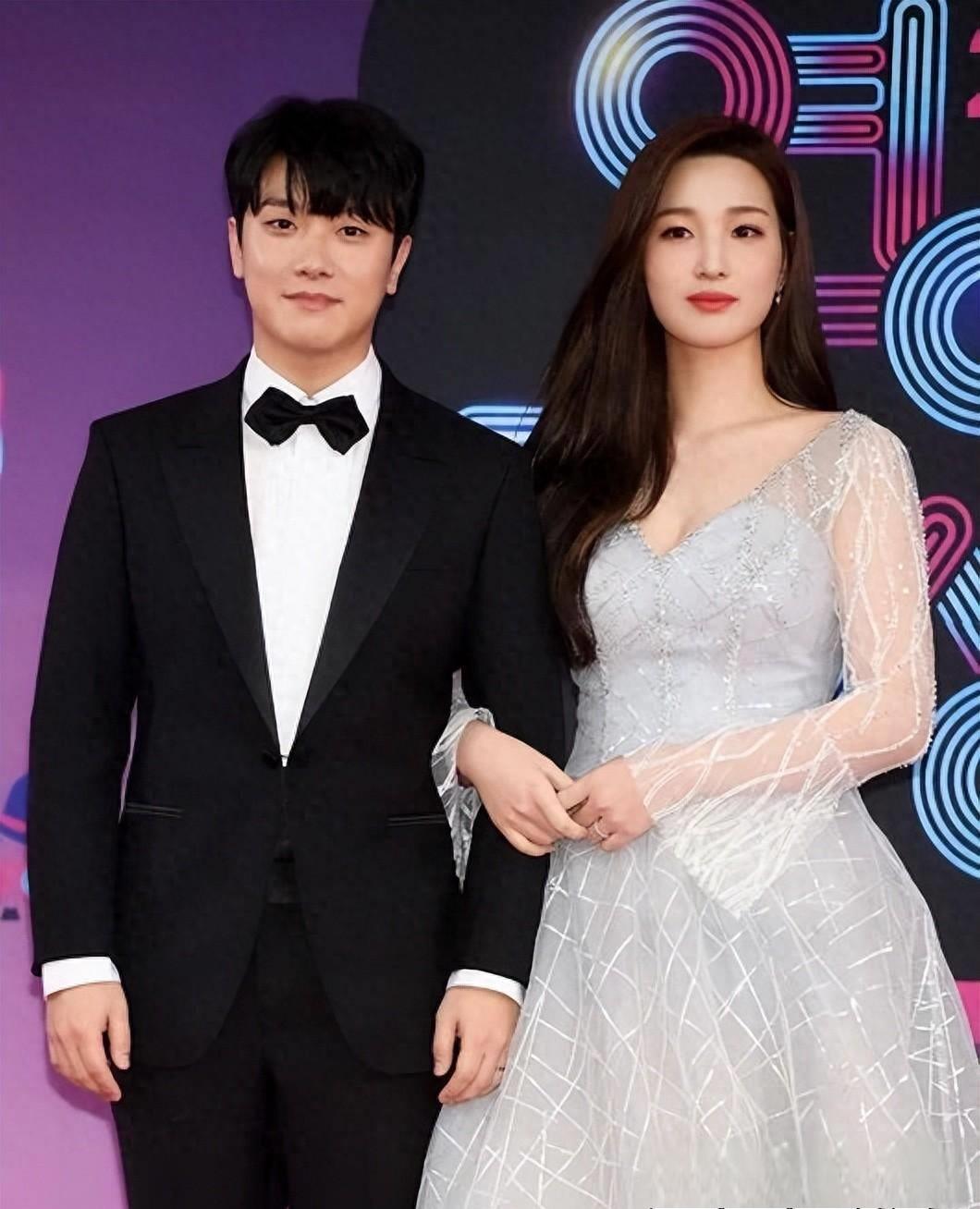 韩国最年轻偶像情侣离婚 ftisland崔敏焕和laboum律喜宣布结束婚姻
