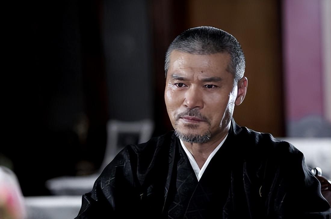 赵恒煊:白眉大侠的扮演者 赵恒煊是一位京剧演员,主要扮演武打的角色