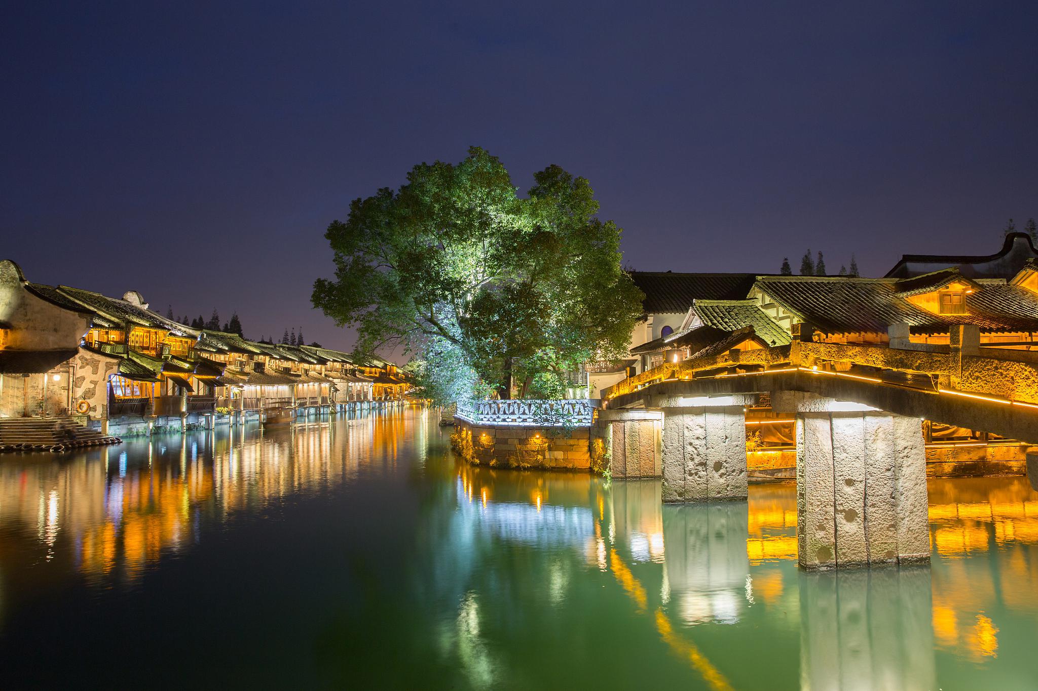 千岛湖乌镇游玩指南 杭州千岛湖乌镇是中国著名的水乡古镇,以其独特的