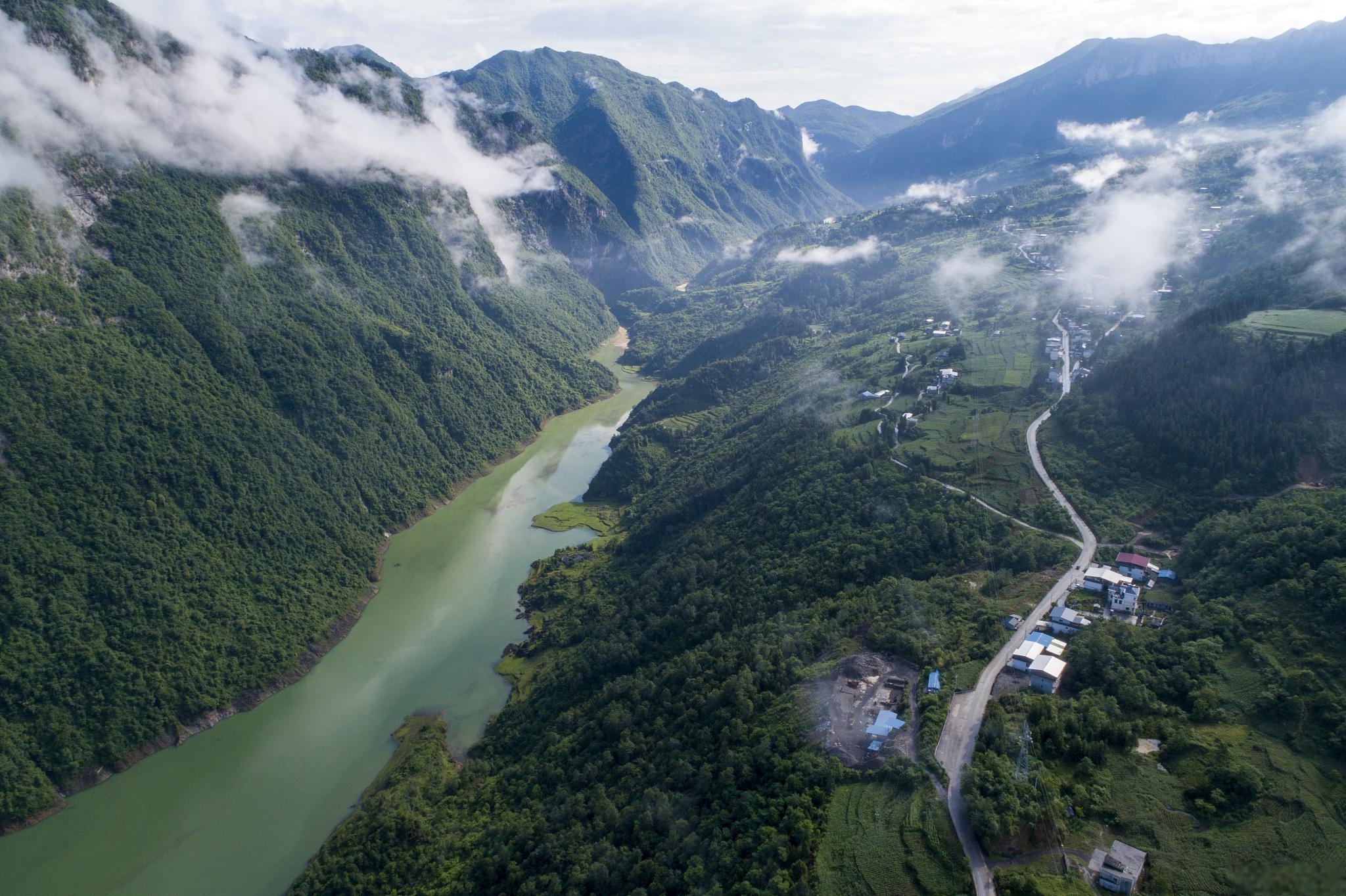 大巴山风光 欢迎来到我国西部的大巴山脉,这是一个东西绵延500多公里