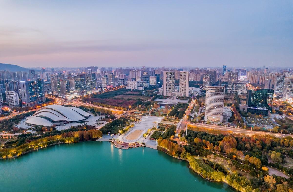 安徽合肥天鹅湖 合肥,安徽省的省会城市,近年来以其美丽的自然风光和