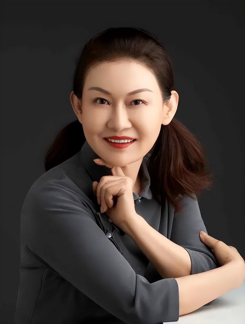 山东女首富赵燕:从大学教师到全球玻尿酸女王 赵燕,一个山东女首富,以