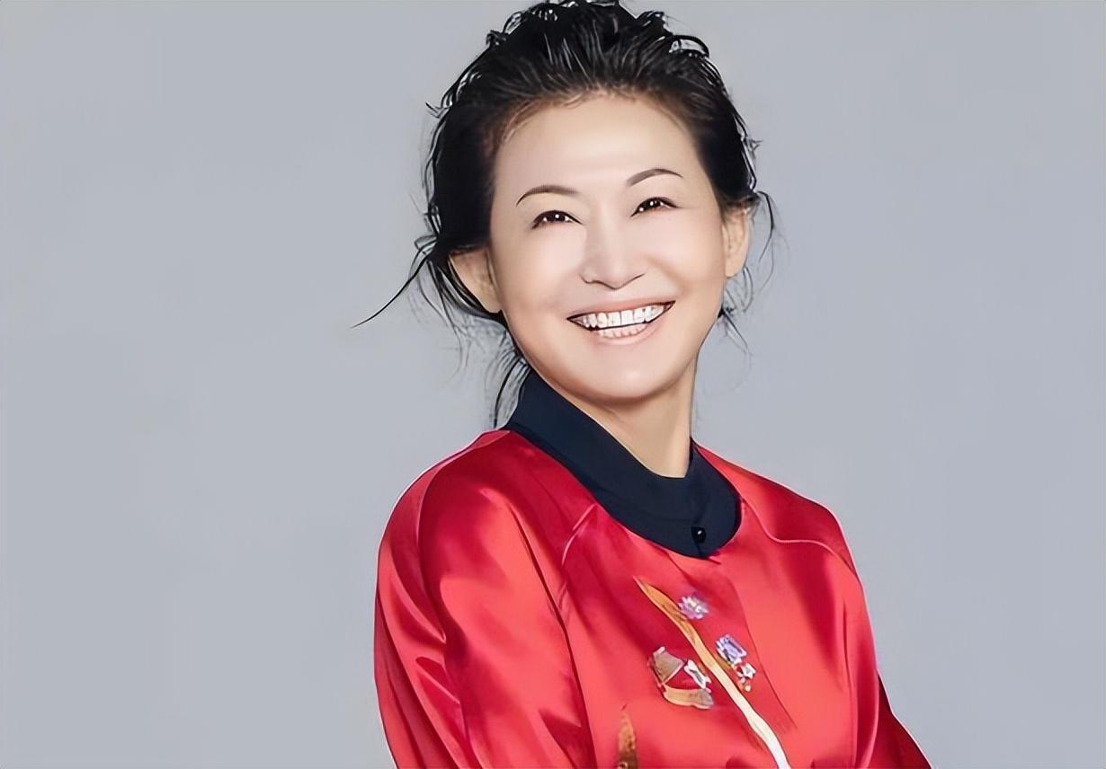 山东女首富赵燕:从大学教师到全球玻尿酸女王 赵燕,一个山东女首富,以