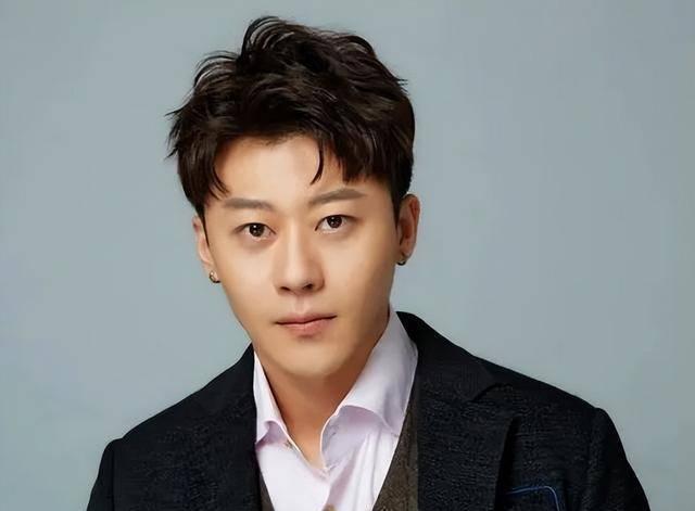 演员刘峰的去世,给人们带来了巨大的震惊和悲伤.