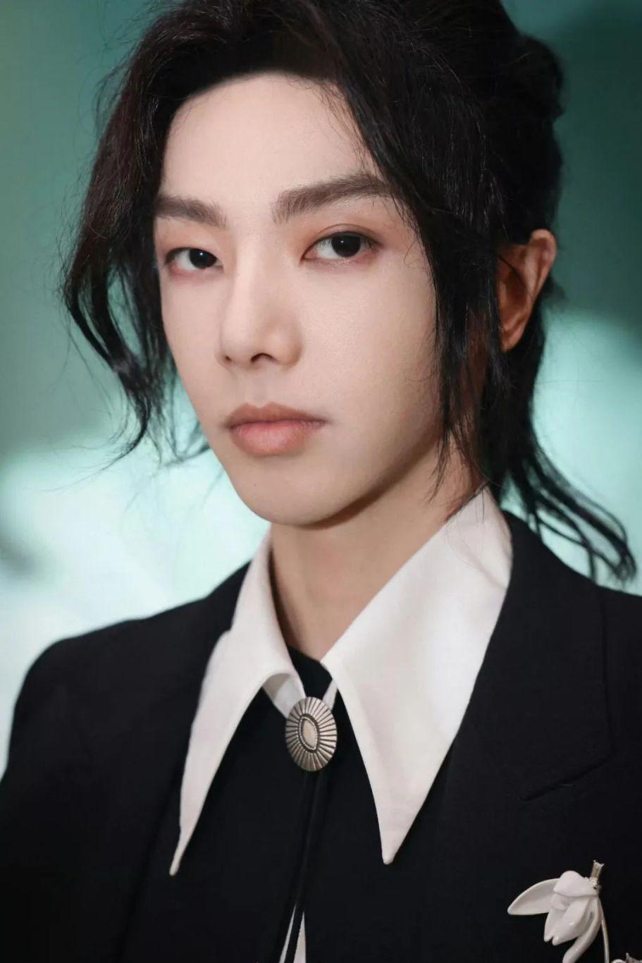 黄子韬演唱会:虚红明星的未来在哪 黄子韬的音乐会票房不佳,华晨宇