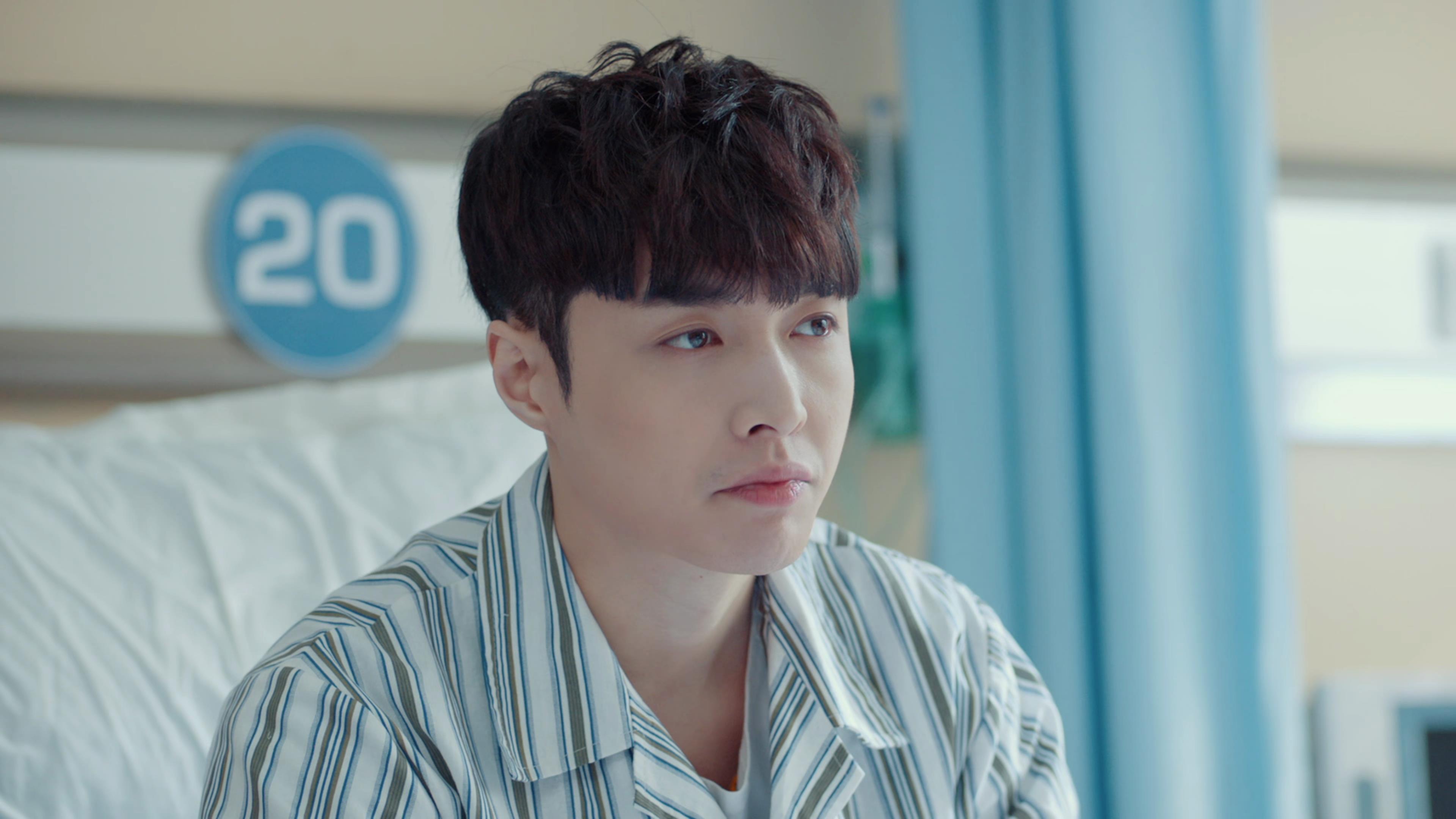 庄睿决定放弃黄金瞳,接受手术取出脑部碎片,虽然失去了黄金瞳的能力