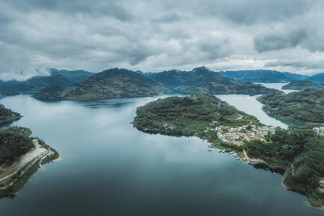安徽太平湖,值得一游的地方 安徽太平湖,位于安徽省黄山市黄山区,是一