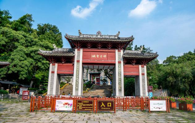 新兴国恩寺——广东难得一见的国字姓寺庙 在广东省新兴县,有一座国字