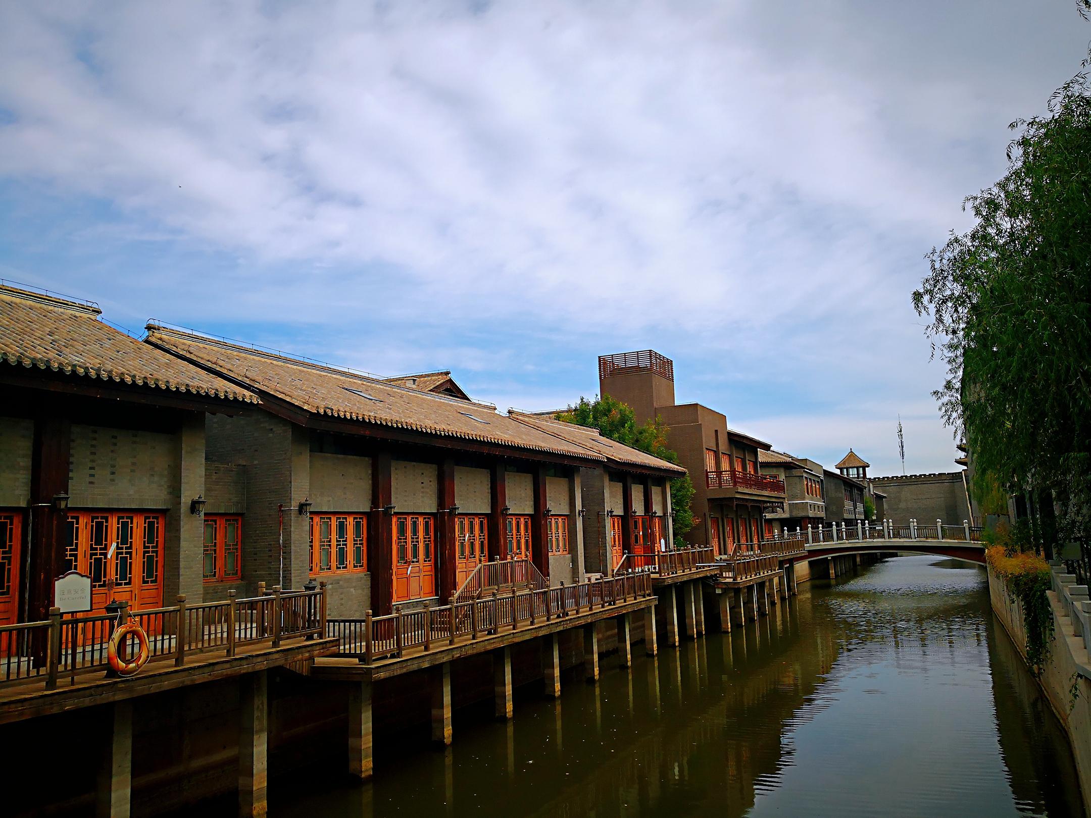 北塘古镇一日游攻略 北塘古镇是中国天津市的一个著名旅游景点,拥有