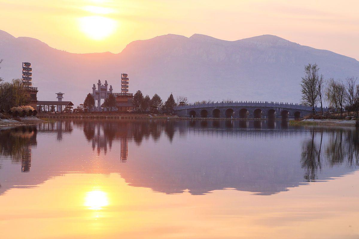 曲阜尼山圣境团建攻略 曲阜尼山圣境,位于山东省曲阜市,是一个集文化