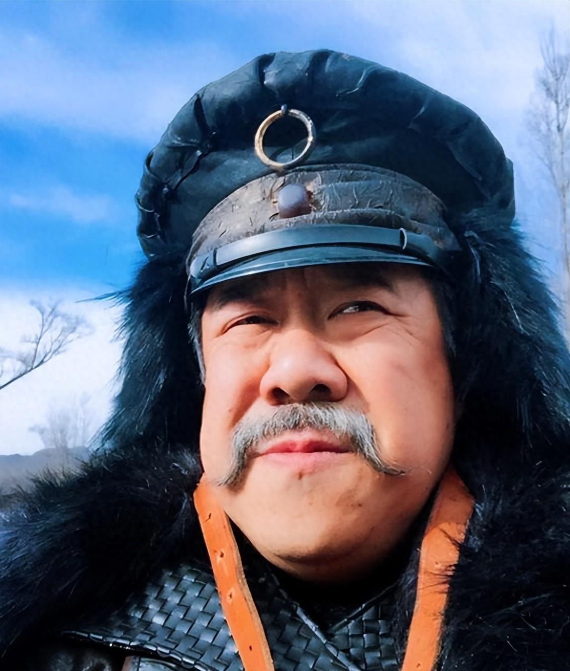 秦卫东饰演的"许大马棒"非常经典 秦卫东出生在一个名副其实的军人